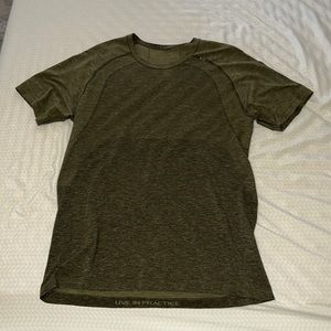 Lululemon Matal Vent T Shirt. Great condition, tag has been cut.